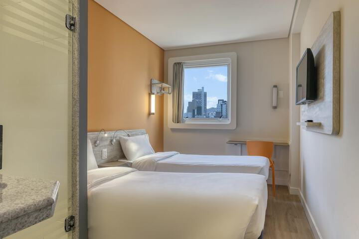 Room 13 of 43