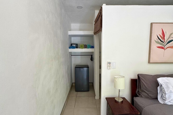 Room 53 of 193