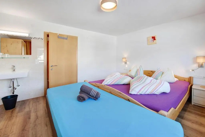 Room 4 of 15