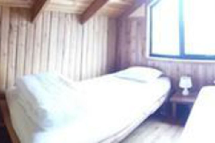 Room 13 of 27