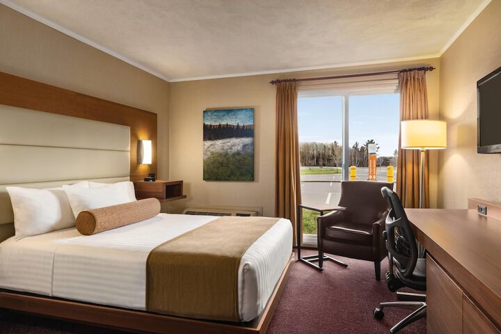 Room 33 of 77