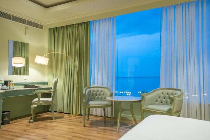 Room 12 of 20
