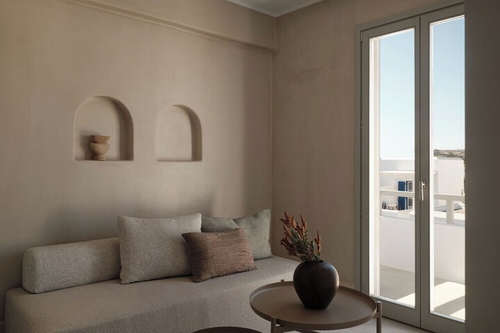 Room 42 of 85