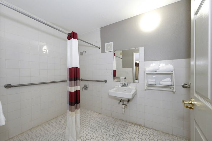 ADA Accessible Deluxe King with Roll in Shower (17 of 24)