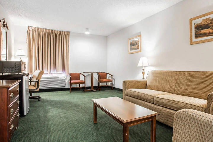 Room 4 of 13
