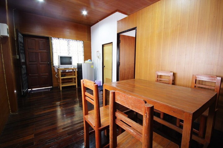 Room 27 of 90