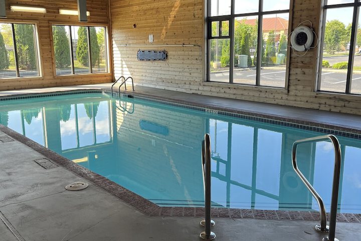 Indoor/outdoor pool