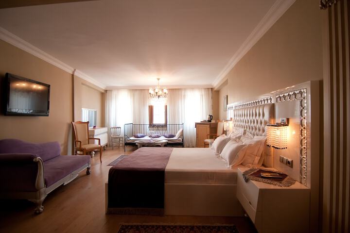 Room 27 of 49