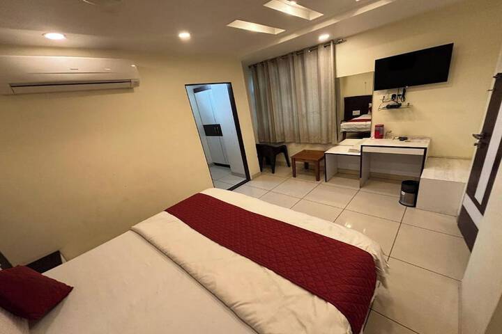 Room 13 of 25