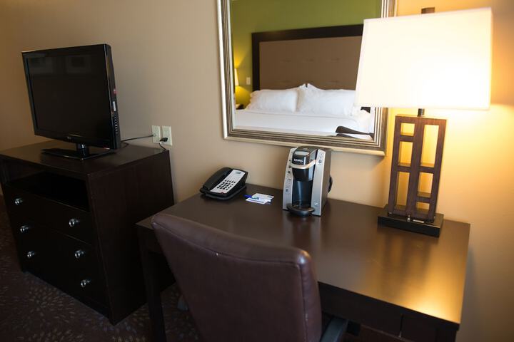 2 Queen Beds (14 of 14)