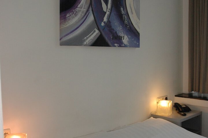 Room 4 of 70