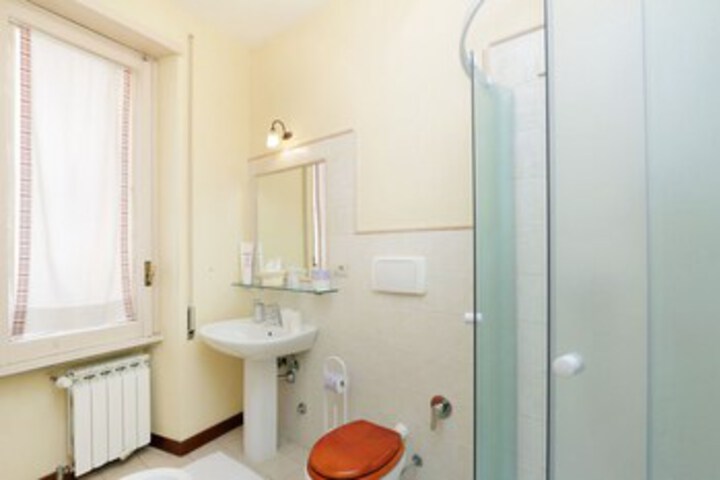 Room 6 of 166