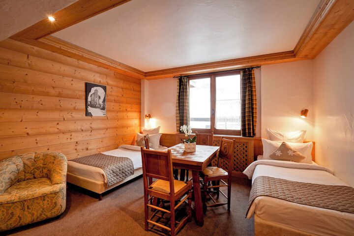Room 33 of 86