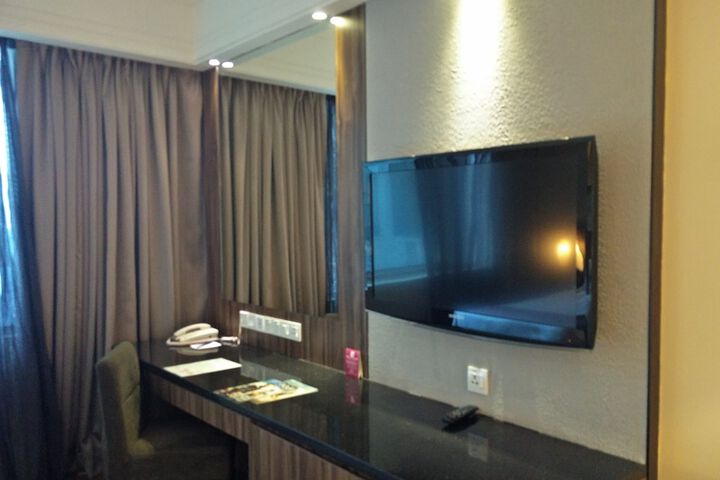 Room 12 of 35