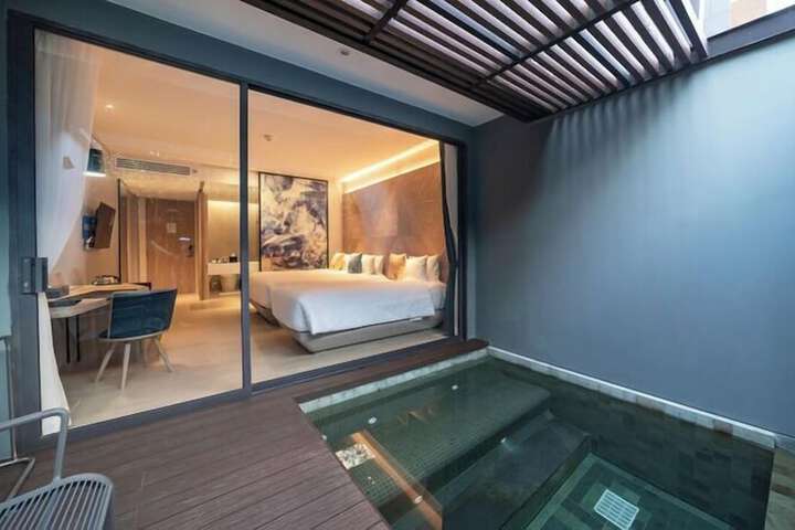 Room 19 of 183