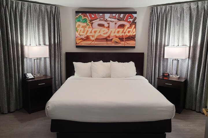 Deluxe King Bed (12 of 12)
