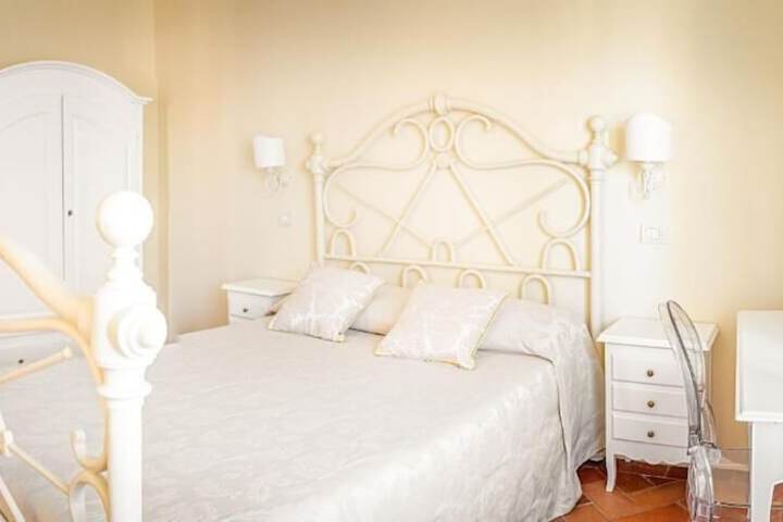 Room 3 of 44