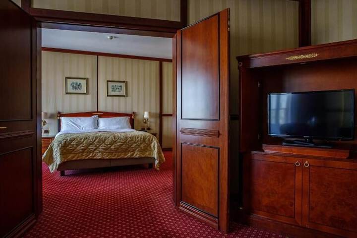 Room 16 of 53