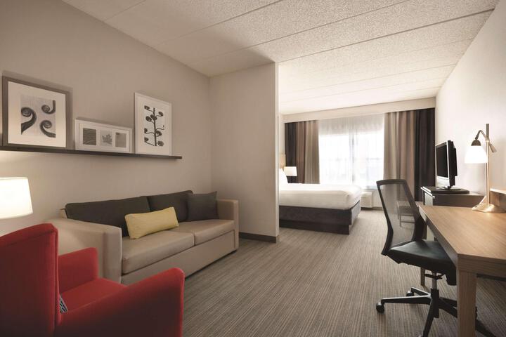 Premium King Bed (5 of 7)