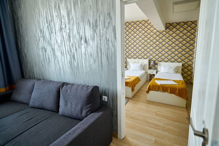 Room 48 of 136