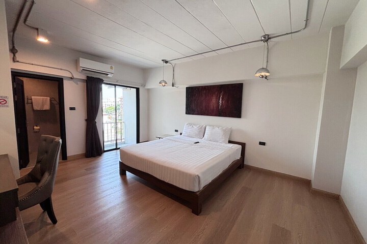 Room 27 of 51