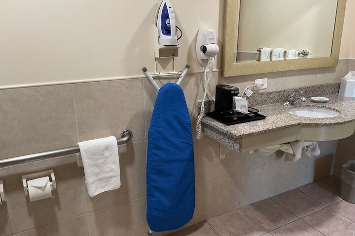 Iron/ironing board