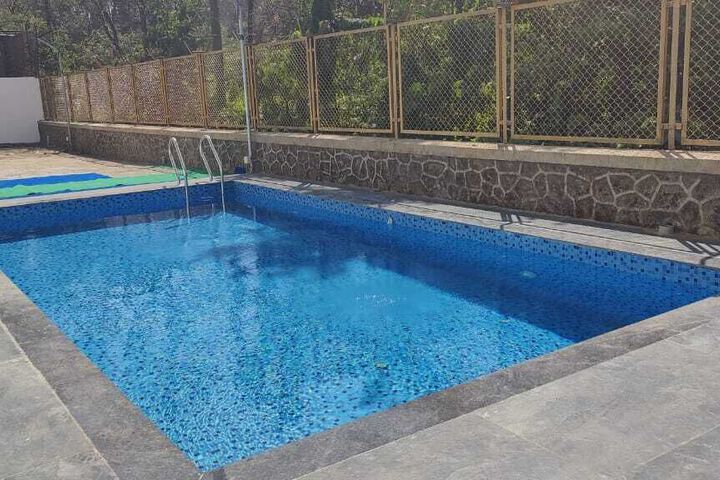 Pool 10 of 27