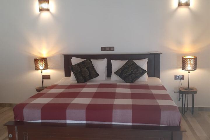 Room 3 of 32