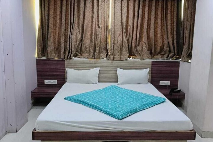Room 6 of 32