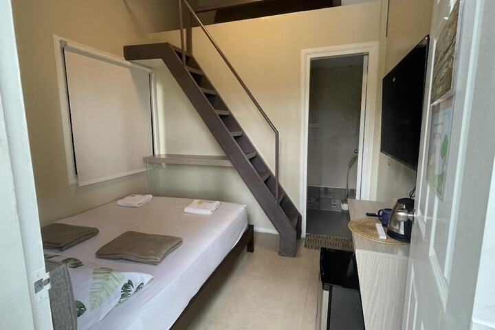 Room 2 of 104