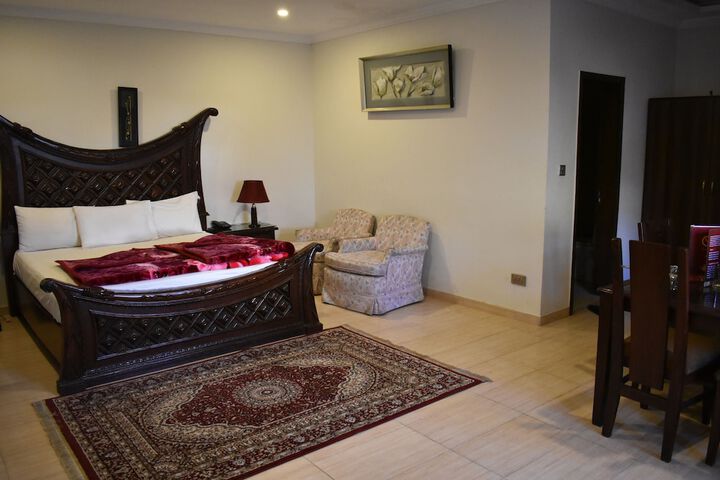 Room 4 of 25