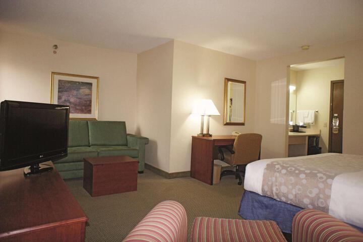 1 King Bed (4 of 12)