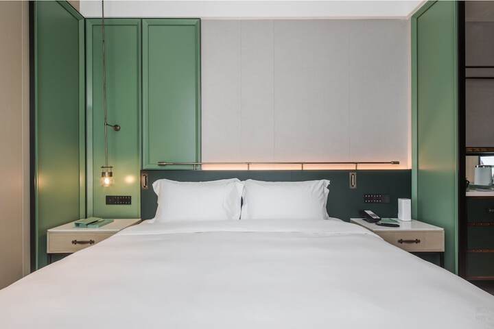 Room 22 of 46