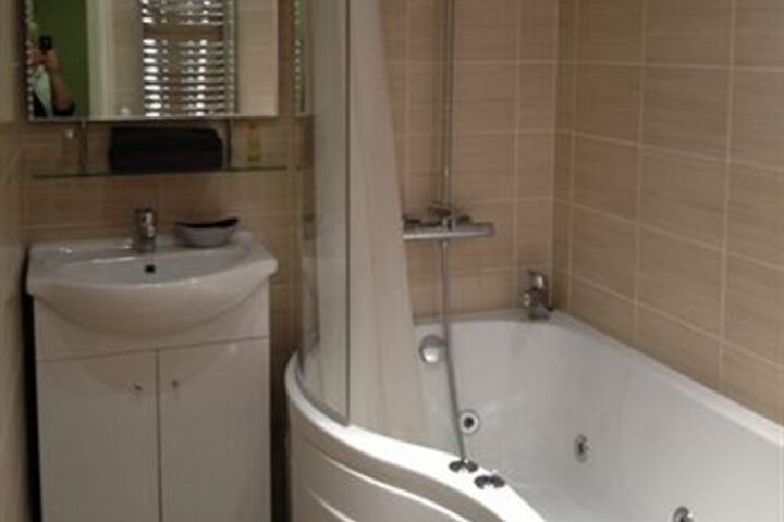 Room 2 of 6