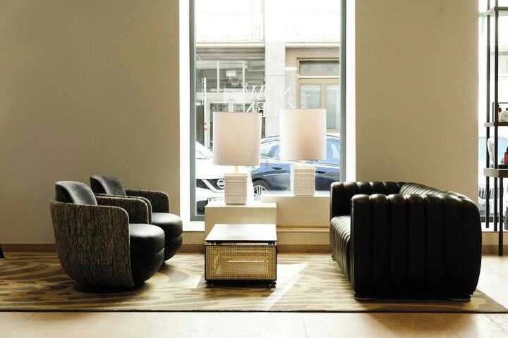 Lounge 75 of 89