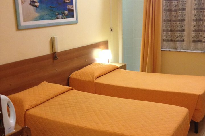 Room 7 of 30