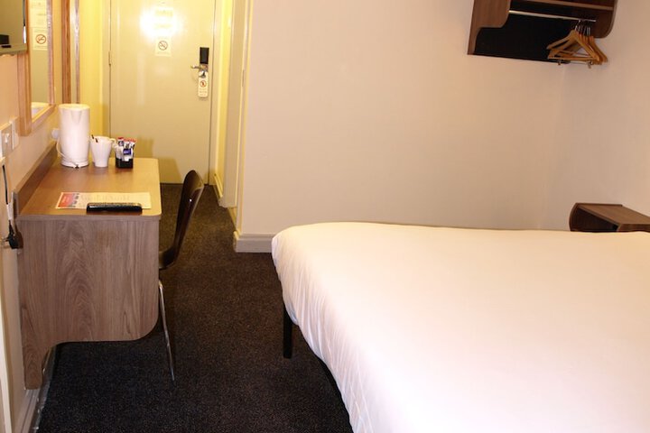 Room 37 of 236