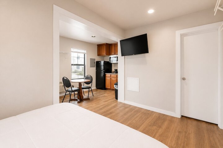 Room 17 of 37