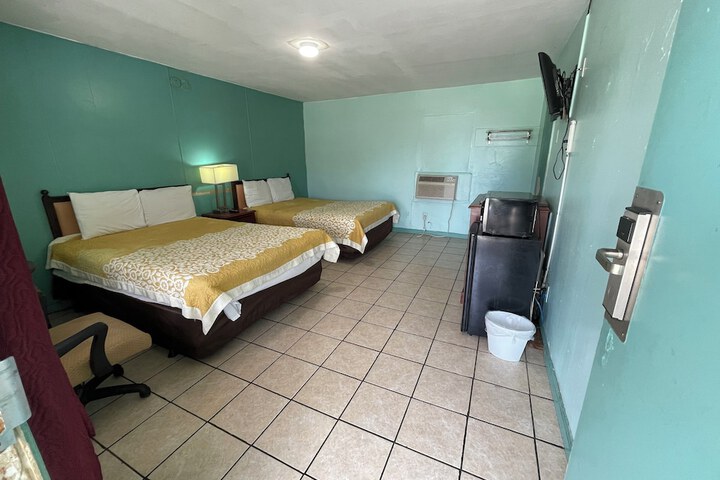 Standard Double Room (2 of 6)
