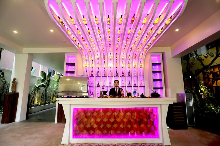 Lounge 127 of 155