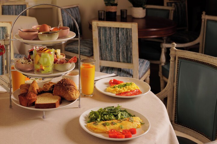 Breakfast/Coffee Service 72 of 76