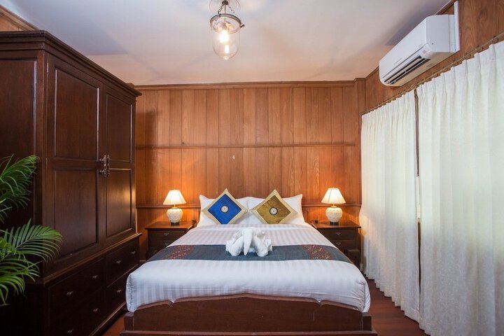 Room 4 of 40