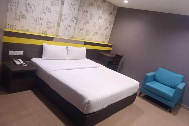 Room 18 of 34