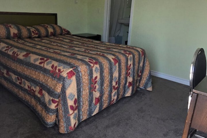 Room 4 of 32