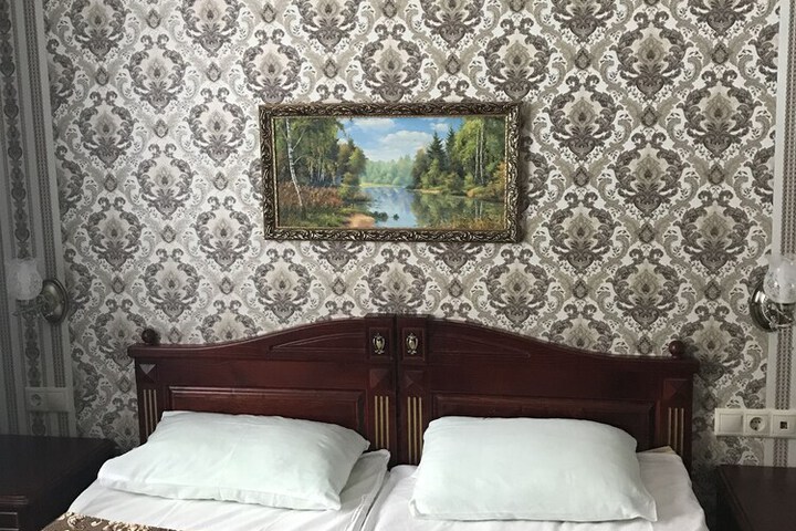 Room 4 of 13