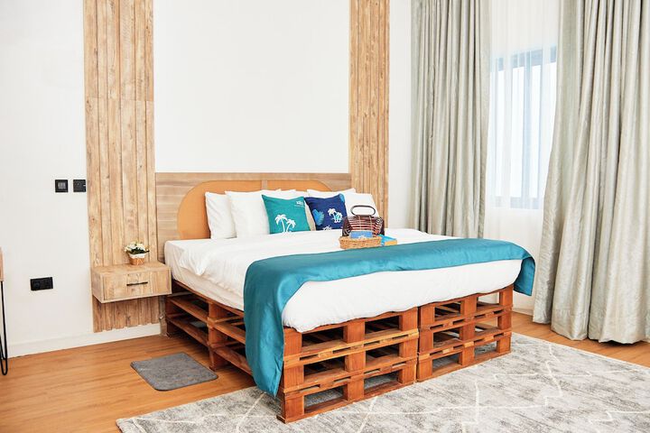 Room 6 of 23