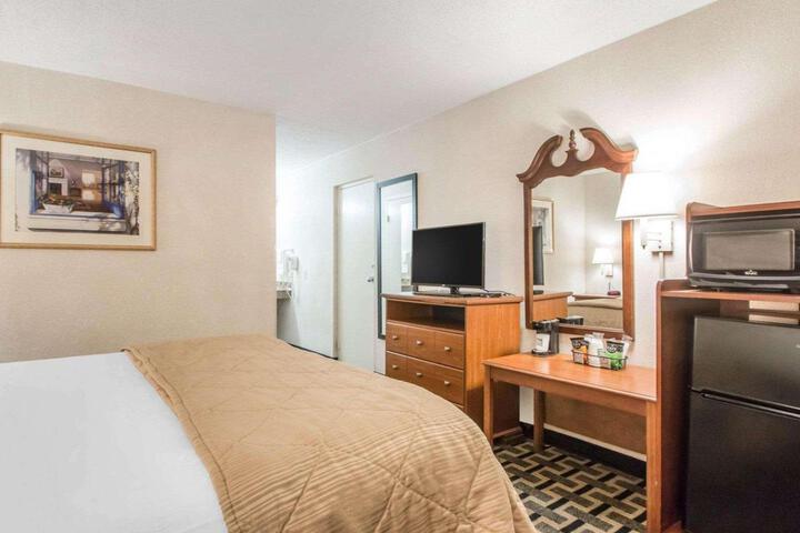 1 King Bed (1 of 9)