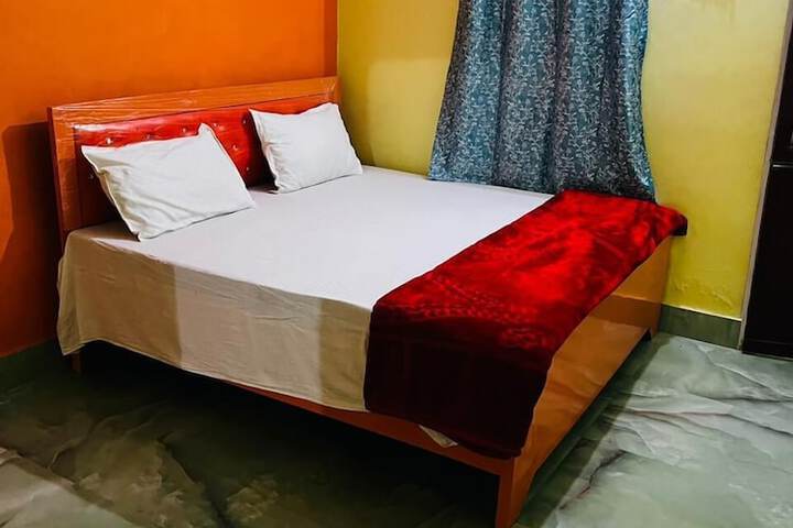 Room 6 of 11