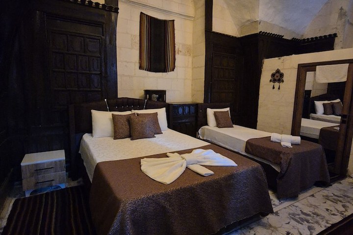Room 6 of 19