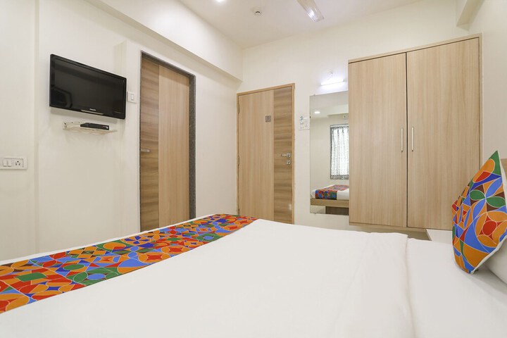 Room 13 of 40